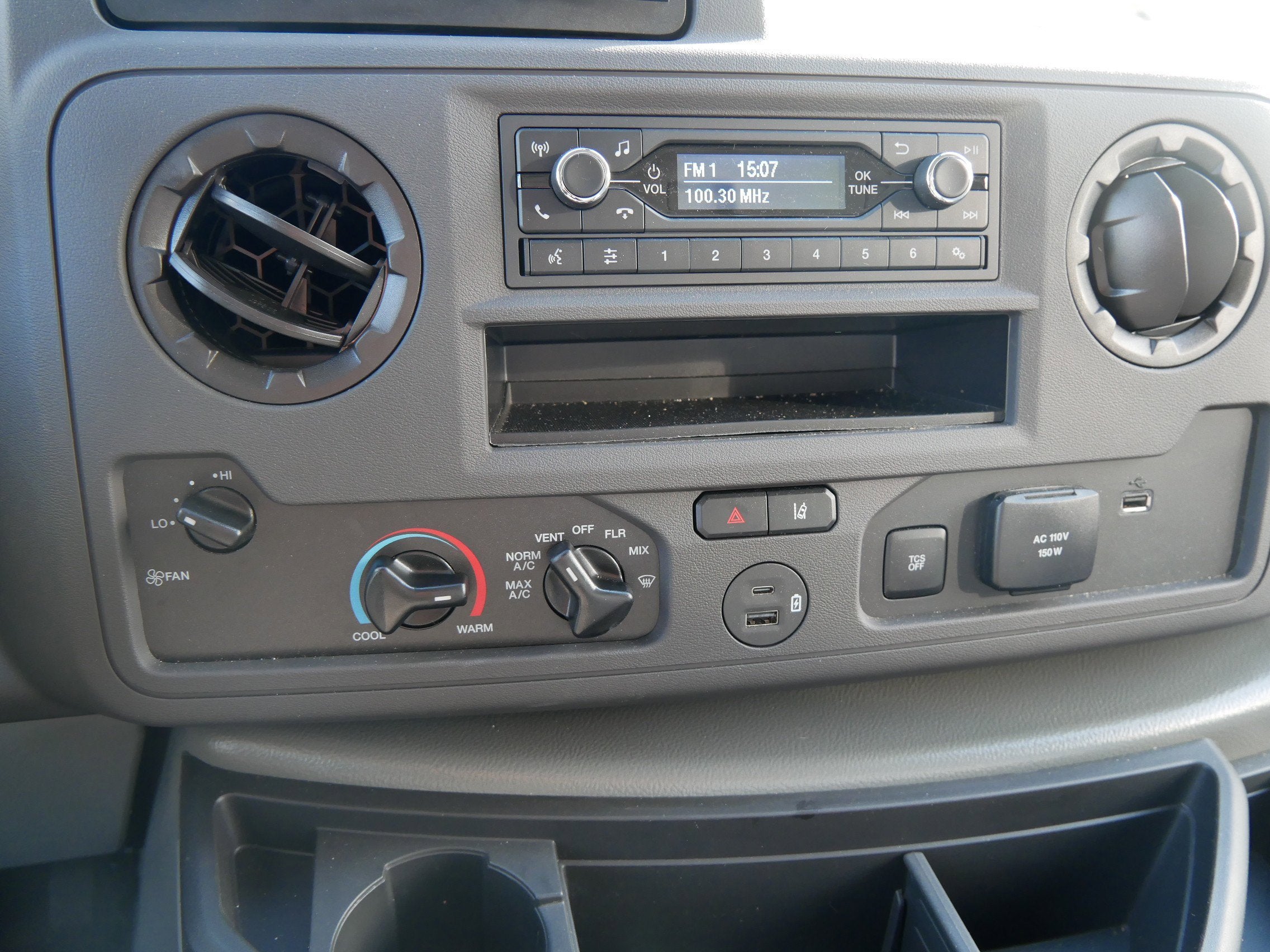 2026 Ford E-Series Cutaway Base