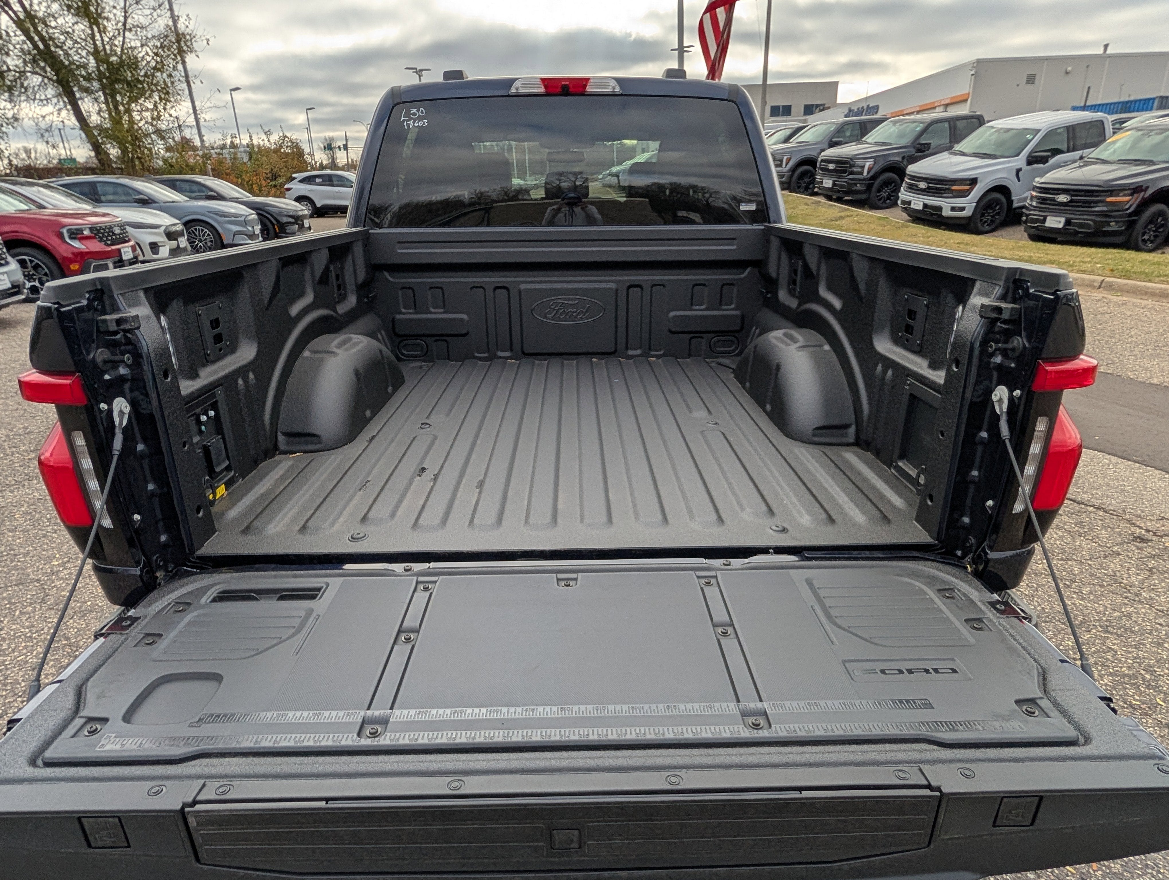 2025 Ford F-150 Lightning Flash