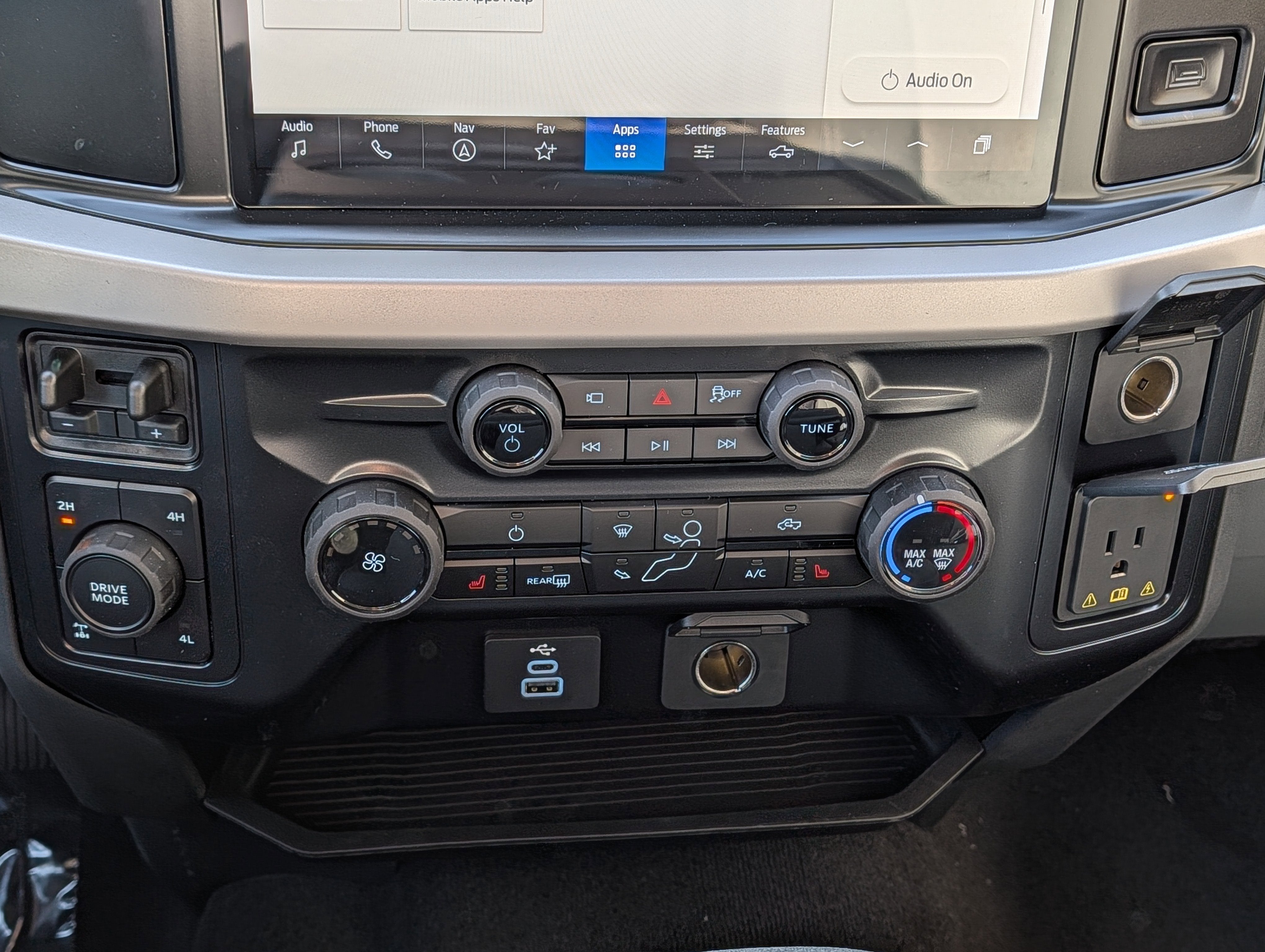 2026 Ford Super Duty F-350 SRW XLT