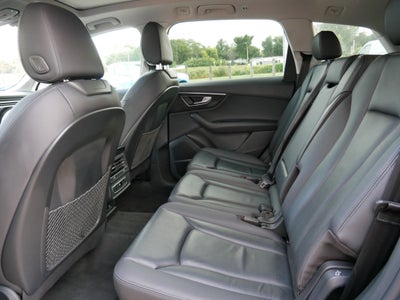 2022 Audi Q7 Premium Plus