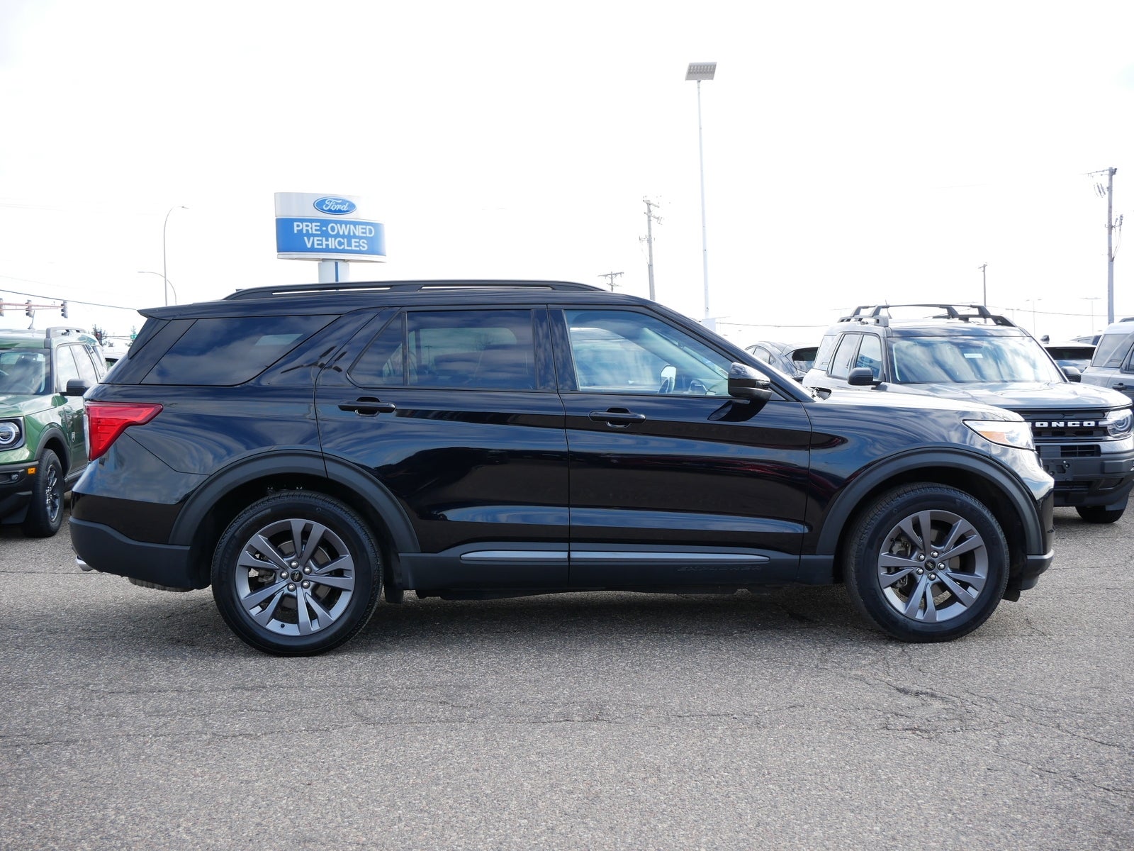 Used 2022 Ford Explorer XLT with VIN 1FMSK8DH5NGA27559 for sale in Inver Grove, Minnesota