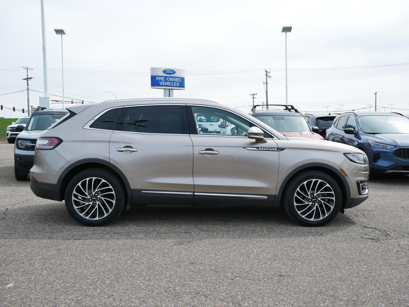 Used 2019 Lincoln Nautilus Reserve with VIN 2LMPJ8L9XKBL18455 for sale in Inver Grove, Minnesota