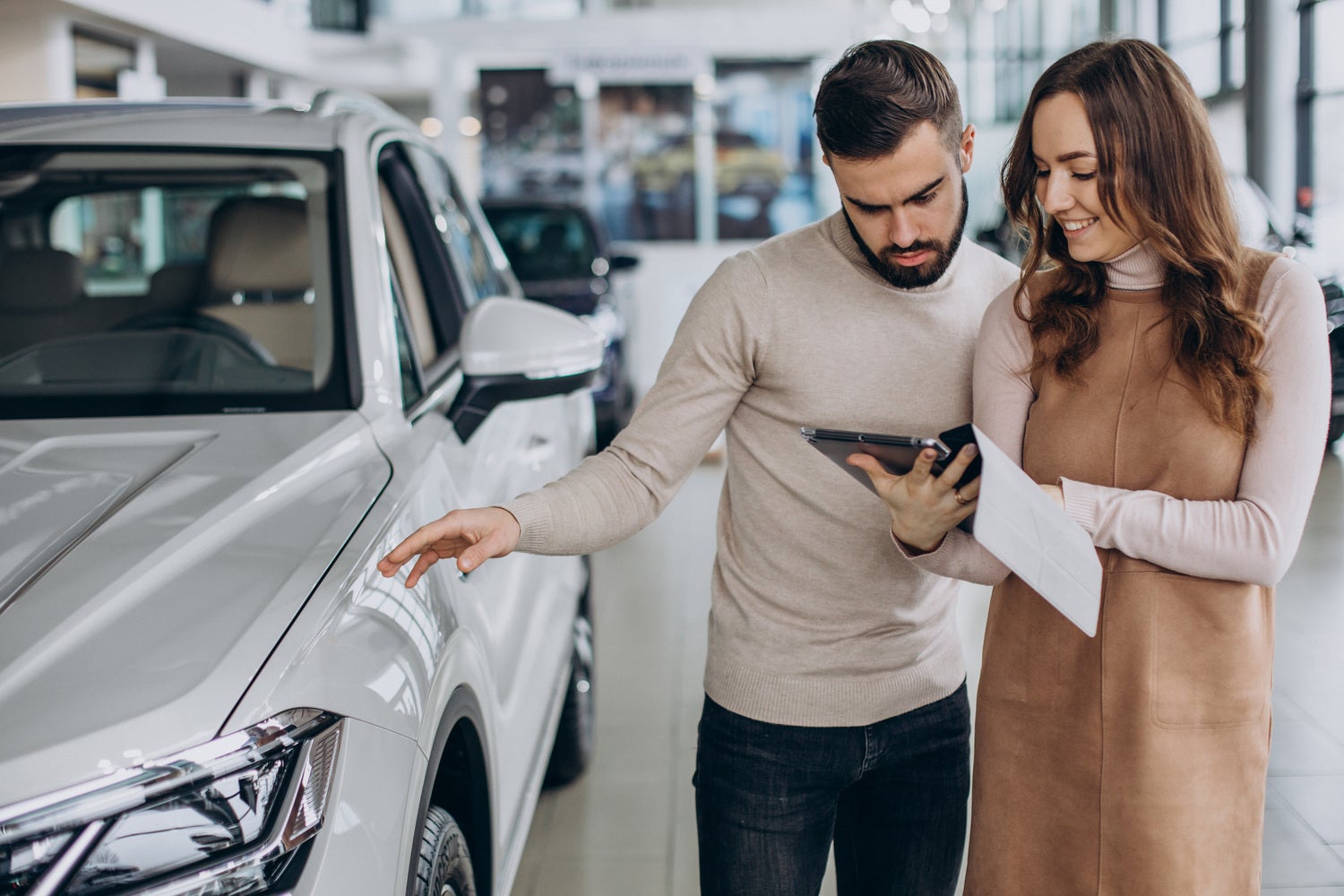 Ford team member discussing financing options with customer