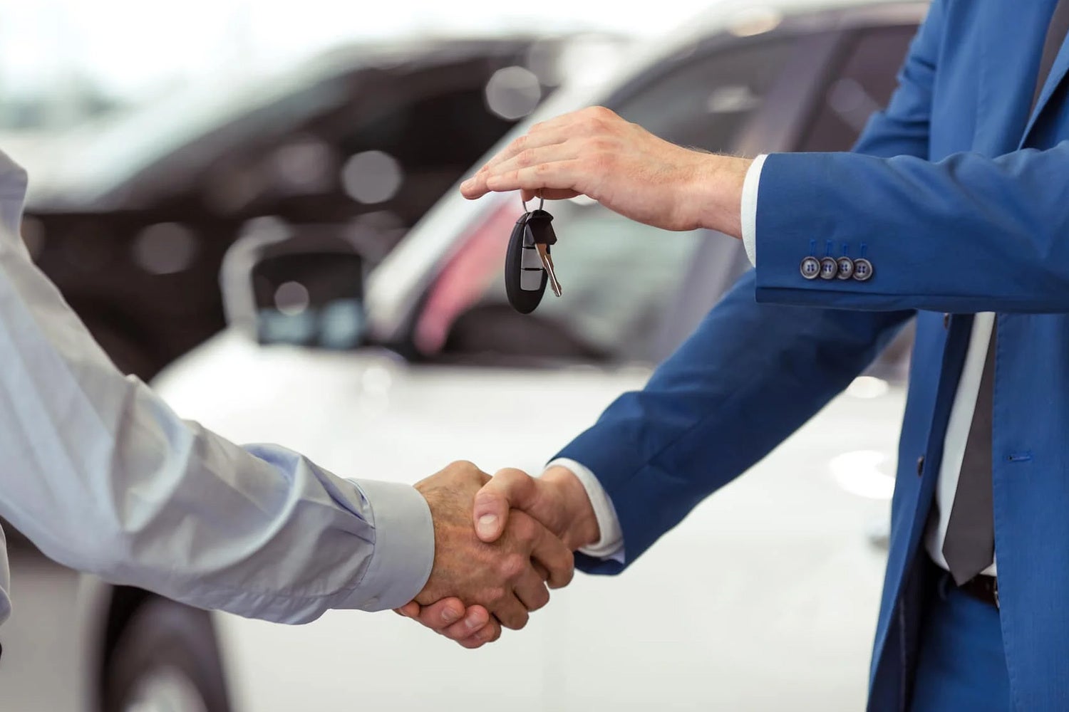 Ford Team member handing keys of a Ford Vehicle to a customer